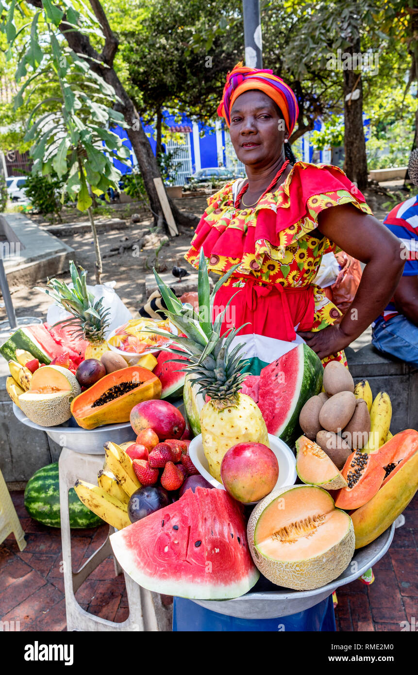 Dame vend des fruits locaux Amérique du Sud Colombie carthagène Banque D'Images