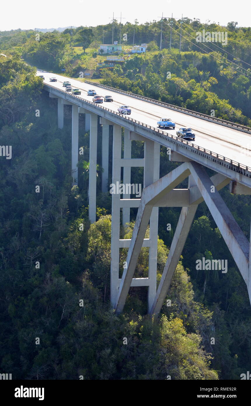 Bacunayagua bridge Banque de photographies et d'images à haute résolution -  Alamy