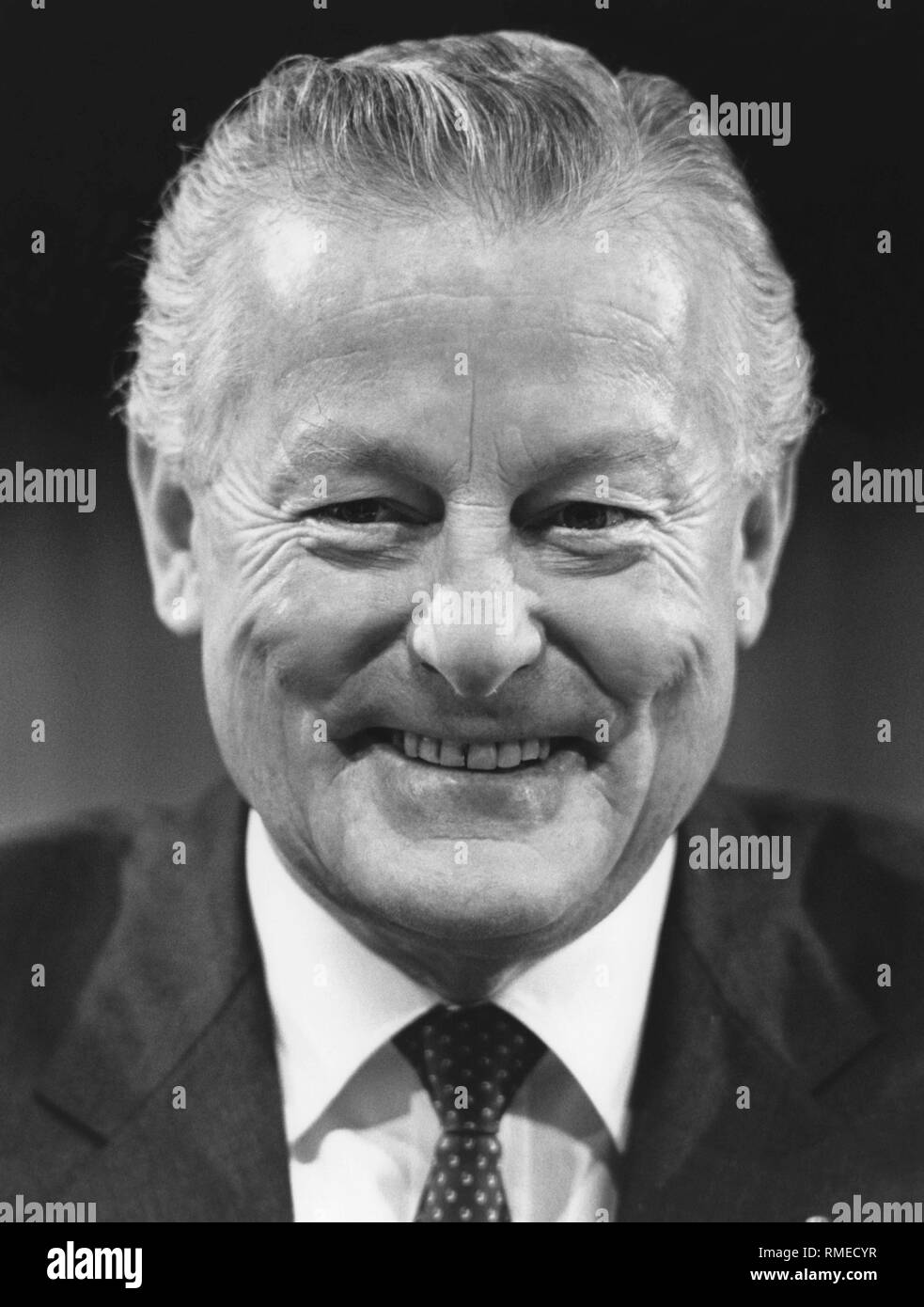 Le ministre président bavarois Max Streibl au congrès du parti CSU, le 19 novembre 1988 à Munich. Banque D'Images