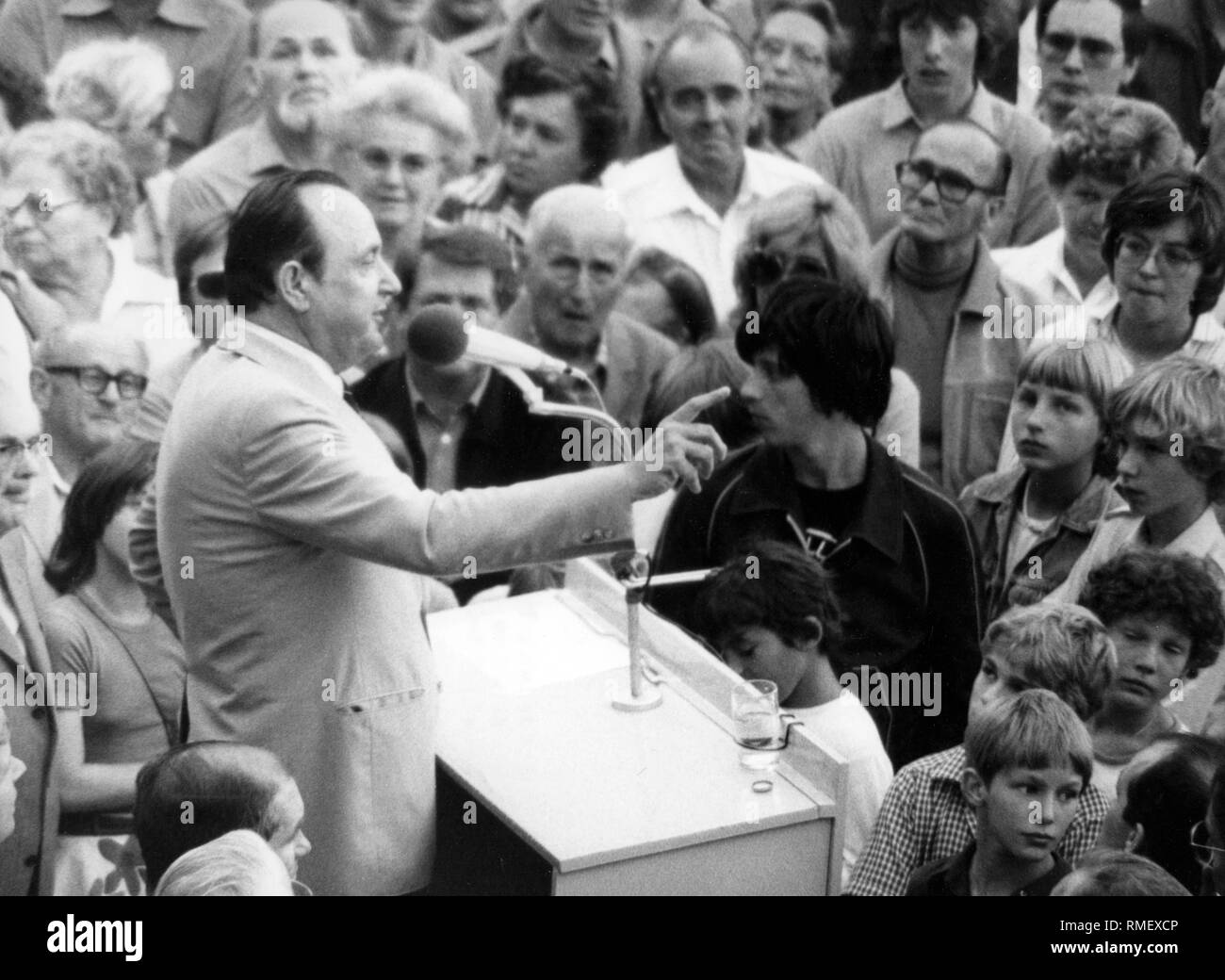 Le chef du parti FDP Hans-Dietrich Genscher parle à un événement de campagne de la FDP. Banque D'Images