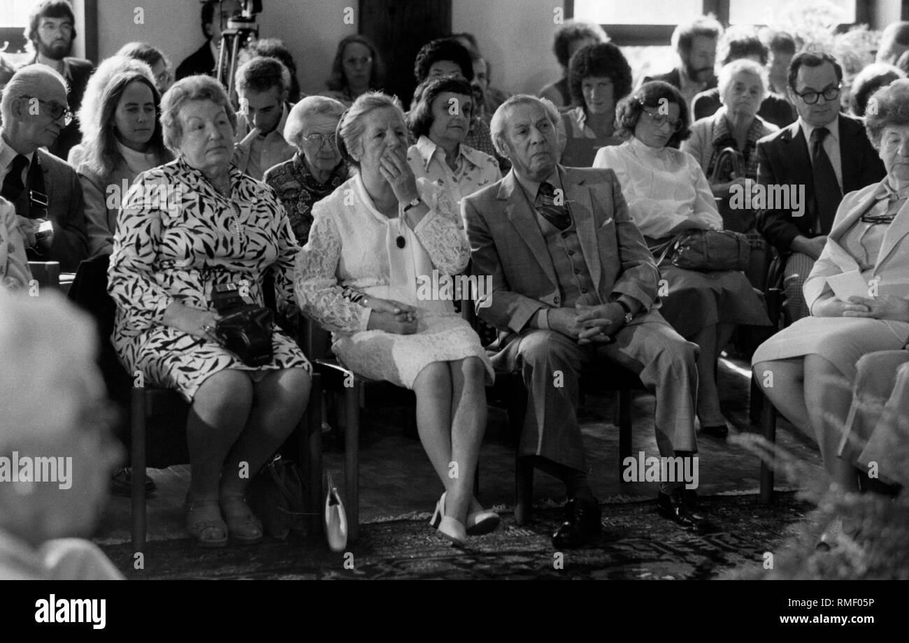 Réception pour les émigrants juifs dans la ville de Tübingen. Le conférencier est Hans Meyer. Banque D'Images