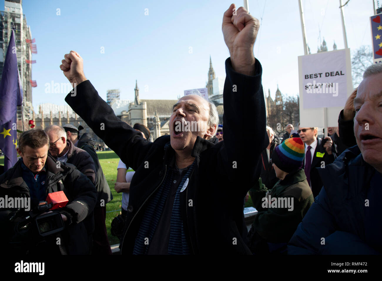 Vote du peuple partisans réunis à la place du Parlement pour le bandeau pour protester contre l'avant d'un Brexit crunch débat à la Chambre des communes pour illustrer que ce Brexit fournirait pas de clarté et aucune fermeture sur nos futures relations avec l'Europe le 14 février 2019 à Londres, Angleterre, Royaume-Uni. Banque D'Images