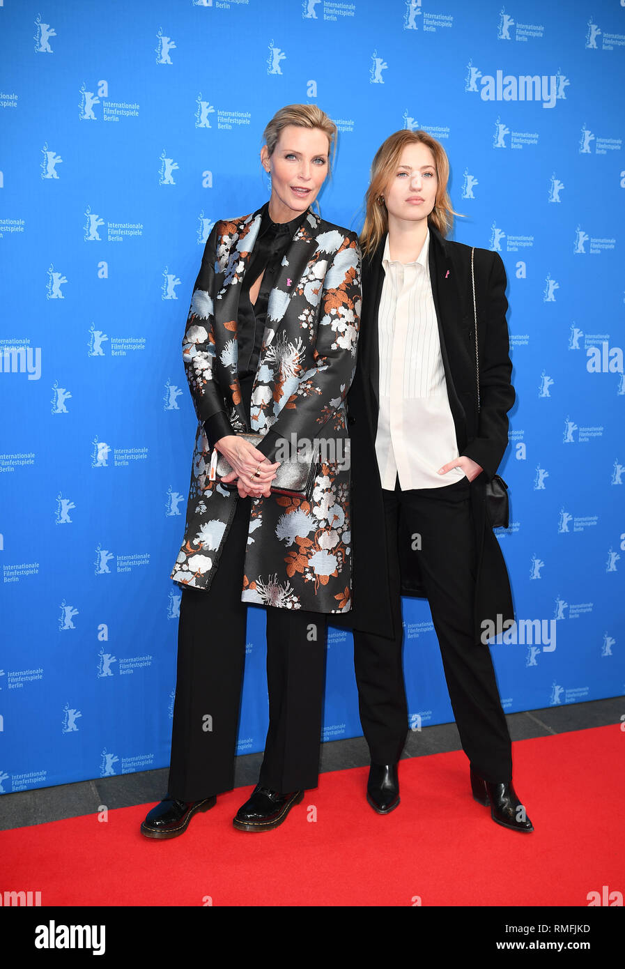 Berlin, Allemagne. Feb 15, 2019. 69e Berlinale, Premiere 'Peter Lindbergh - Histoires de femmes', Berlinale Special : Nadja Auermann et sa fille Cosima, modèles. Credit : Britta Pedersen/dpa/Alamy Live News Banque D'Images