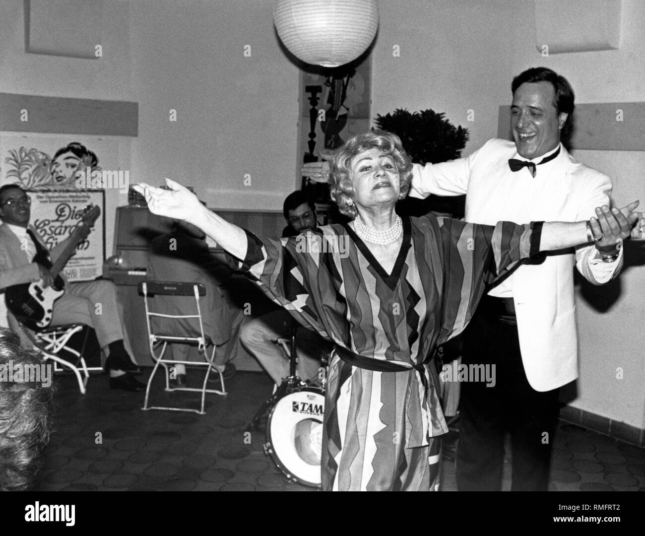 Les plaques d'immatriculation des véhicules et les codes de la nationalité sur les voitures Banque D'Images