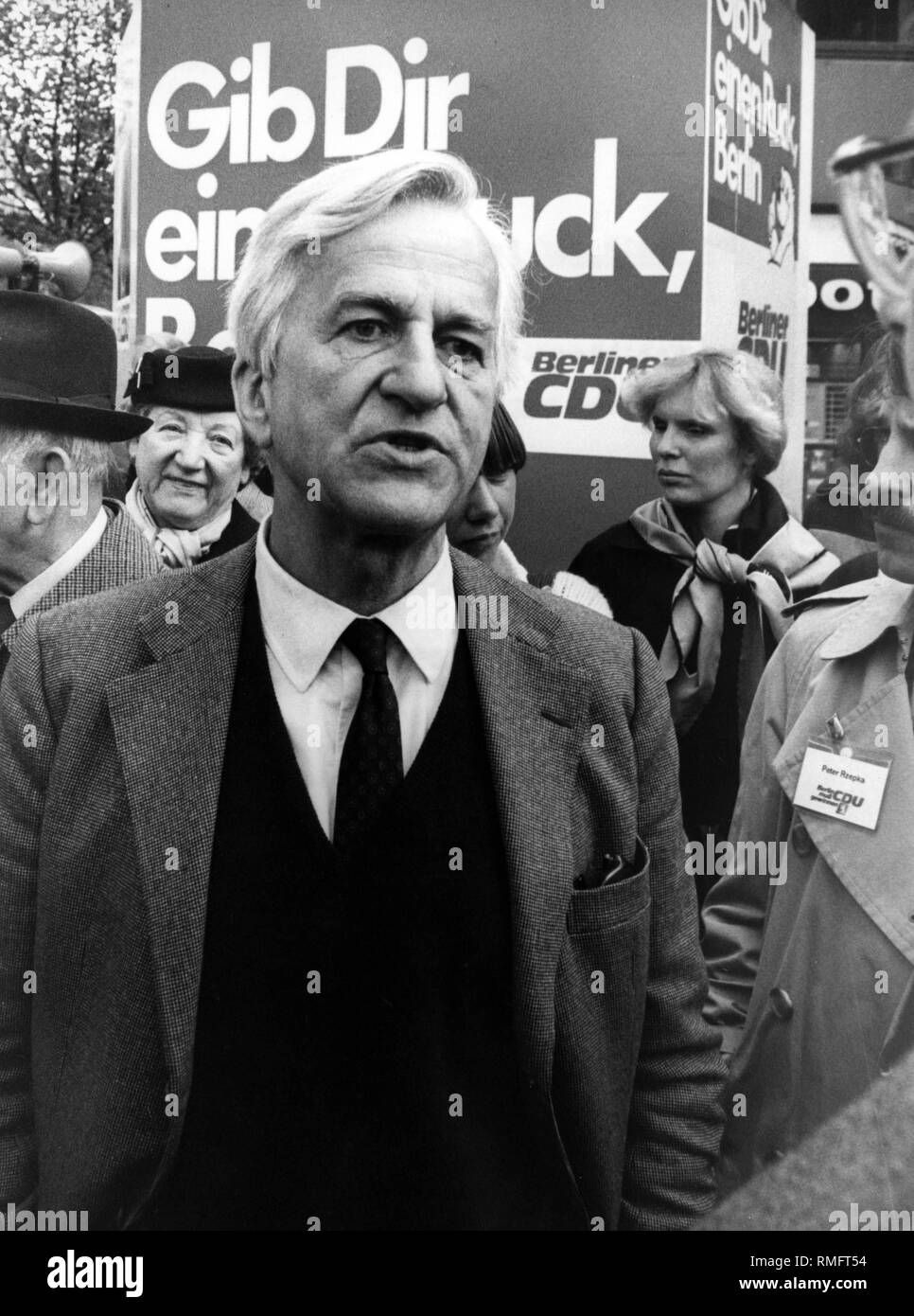 Le politicien CDU Richard von Weizsaecker dans la campagne électorale avant l'élection de Berlin à la Chambre des représentants, qu'il est entré en tant que premier candidat de son parti. Banque D'Images