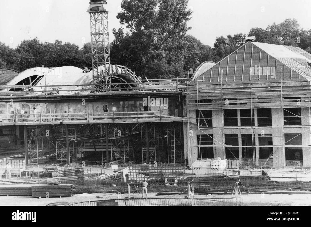 Au moment de la construction à long terme, est célébrée la cérémonie de garniture du château de Schleissheim Flugwerft. Le Flugwerfthalle est devenu un centre d'exposition du nouveau musée. Banque D'Images