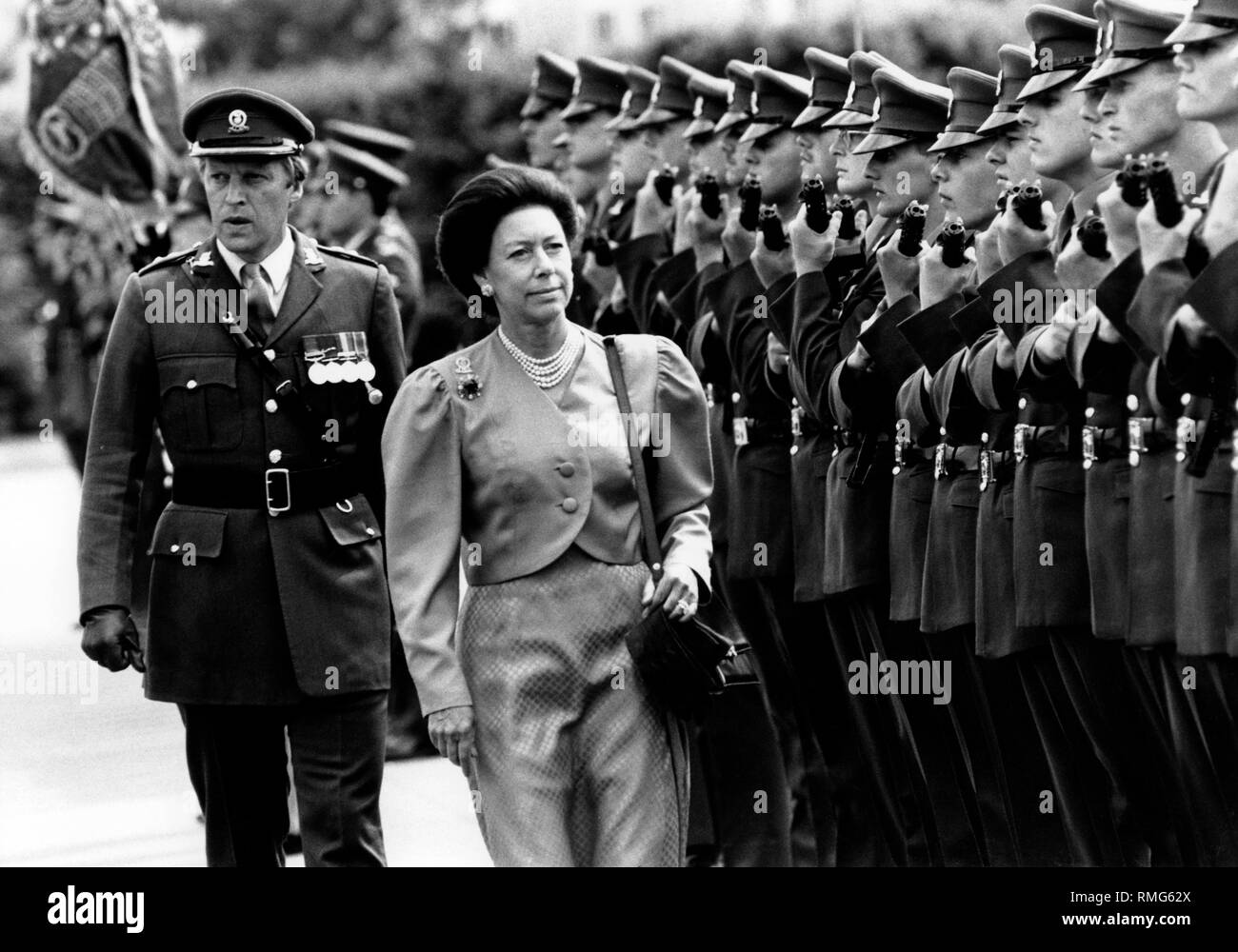 La princesse Margaret visite les troupes de Sa Majesté, la reine Elizabeth II d'Angleterre. Banque D'Images