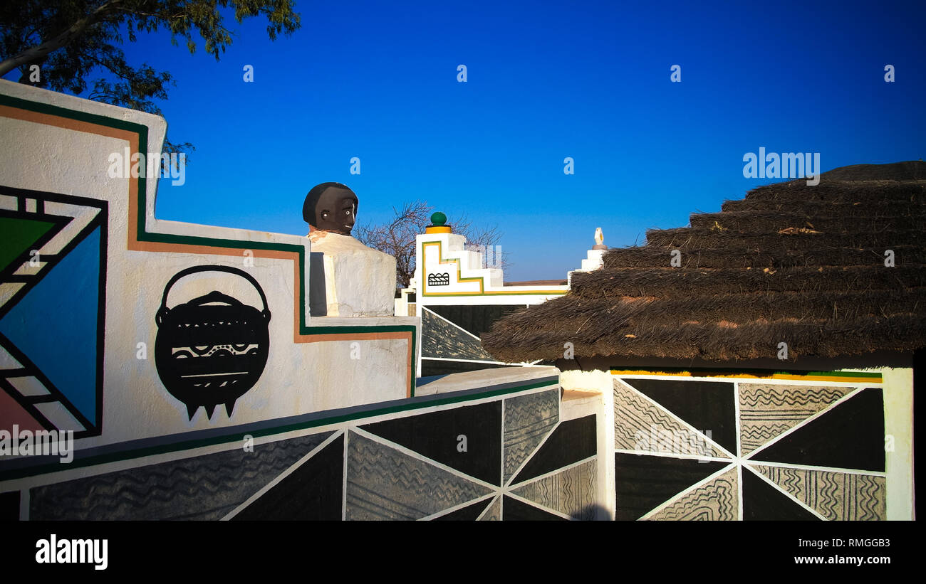 Ndebele traditionnels hut à Botshabelo près de Mpumalanga en Afrique du Sud Banque D'Images
