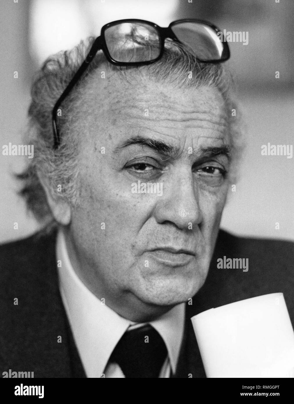 Federico Fellini (1920-1993), réalisateur et scénariste italien (photo non datée). Banque D'Images