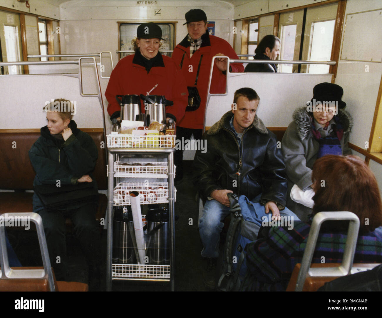 Vue d'un wagon de la S-Bahn de Berlin au service aux passagers, qui était une nouveauté à l'époque offert sur la ligne 7. Banque D'Images