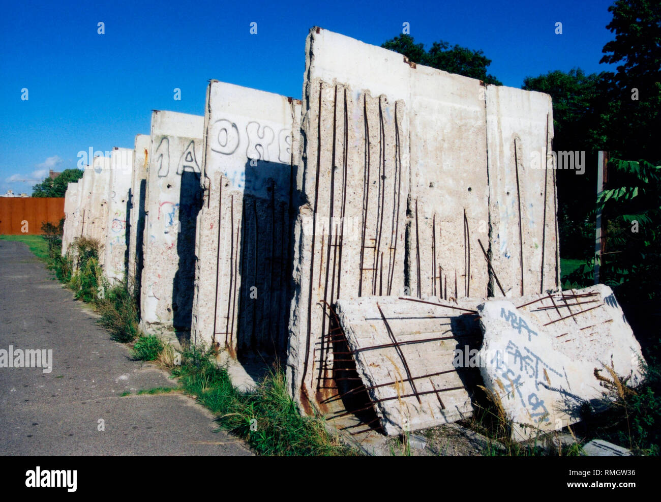 Vestiges du mur de Berlin sur la Bernauer Strasse, un mur Mémorial. Banque D'Images