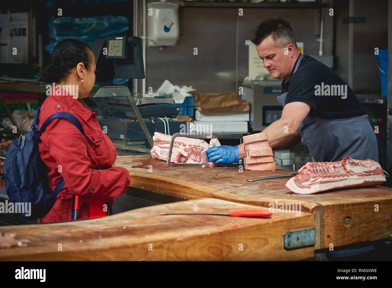 Londres, Royaume-Uni - juin 2018. Boucherie à Borough Market, un des plus vieux et plus grand marché alimentaire de Londres. Banque D'Images