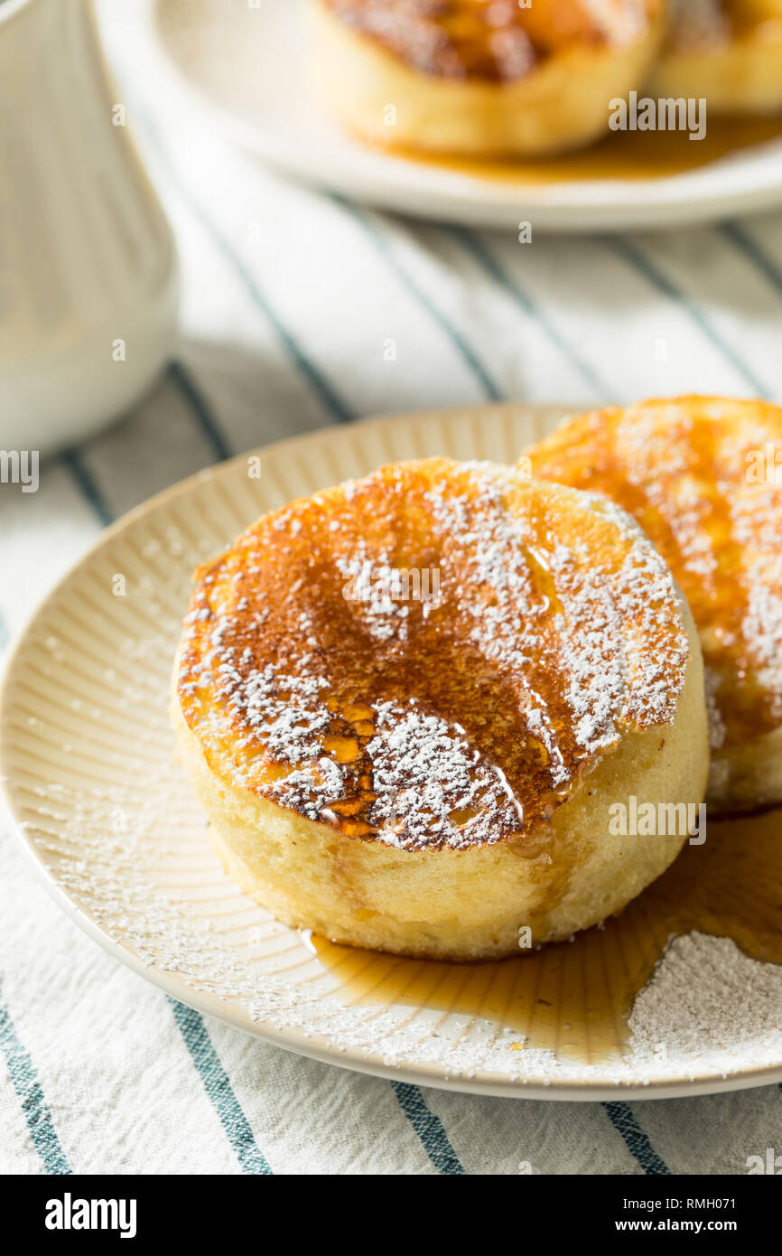 Des Pancakes japonais moelleux avec du sucre en poudre Banque D'Images