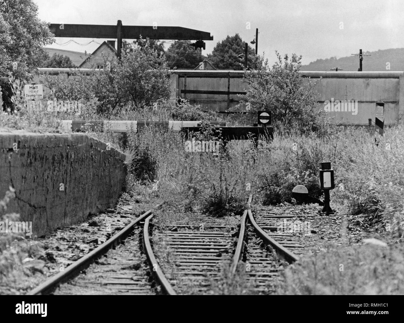 Image non datée d'une ligne de chemin de fer à Duderstadt obstruées par la frontière allemande (sans date). Banque D'Images