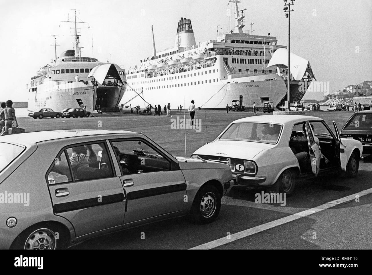 Deux ferries RoRo, la Corse "Star" et "Le Cyrnos' se trouvent dans le port de Corse. Banque D'Images
