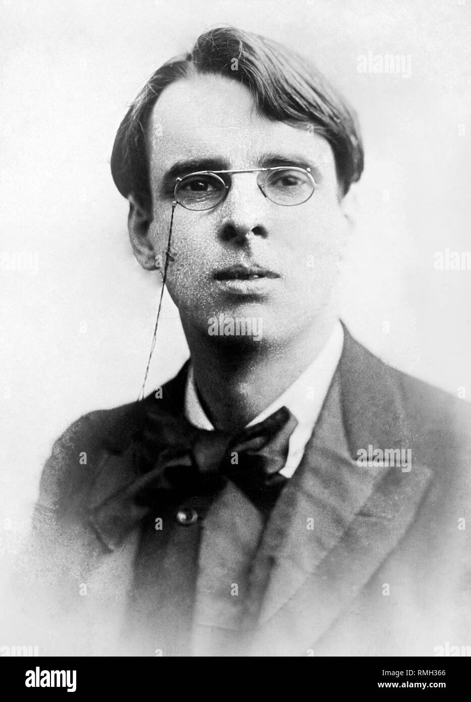 W.B. Yeats William Butler Yeats, poète irlandais Photo prise vers 1920 Banque D'Images