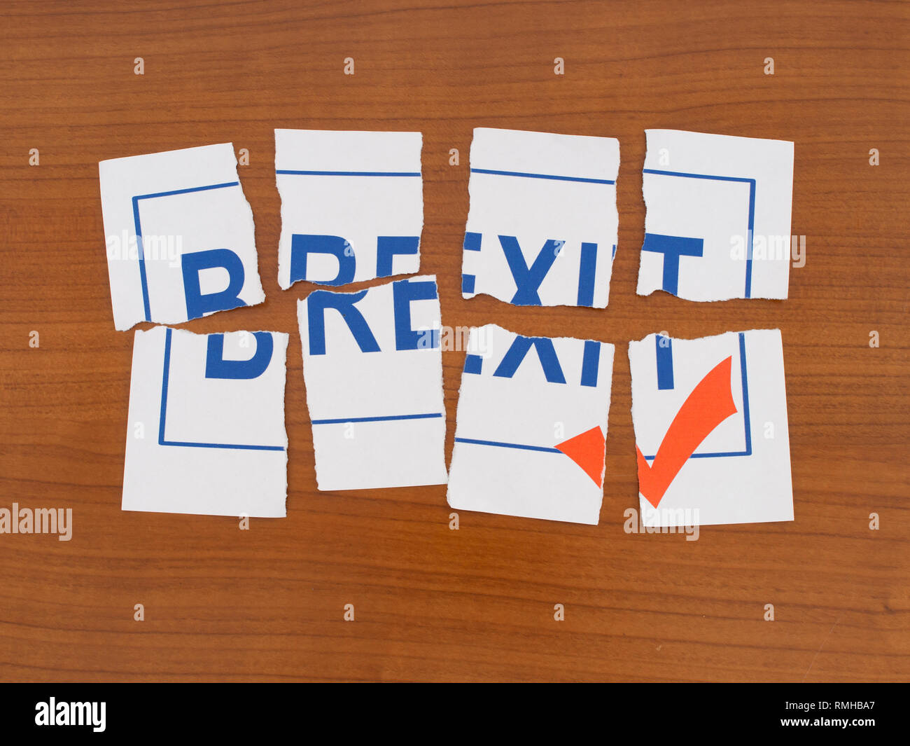 Brexit en lambeaux, puzzle. Métaphore de la politique britannique de l'UE ou d'un concept. Banque D'Images
