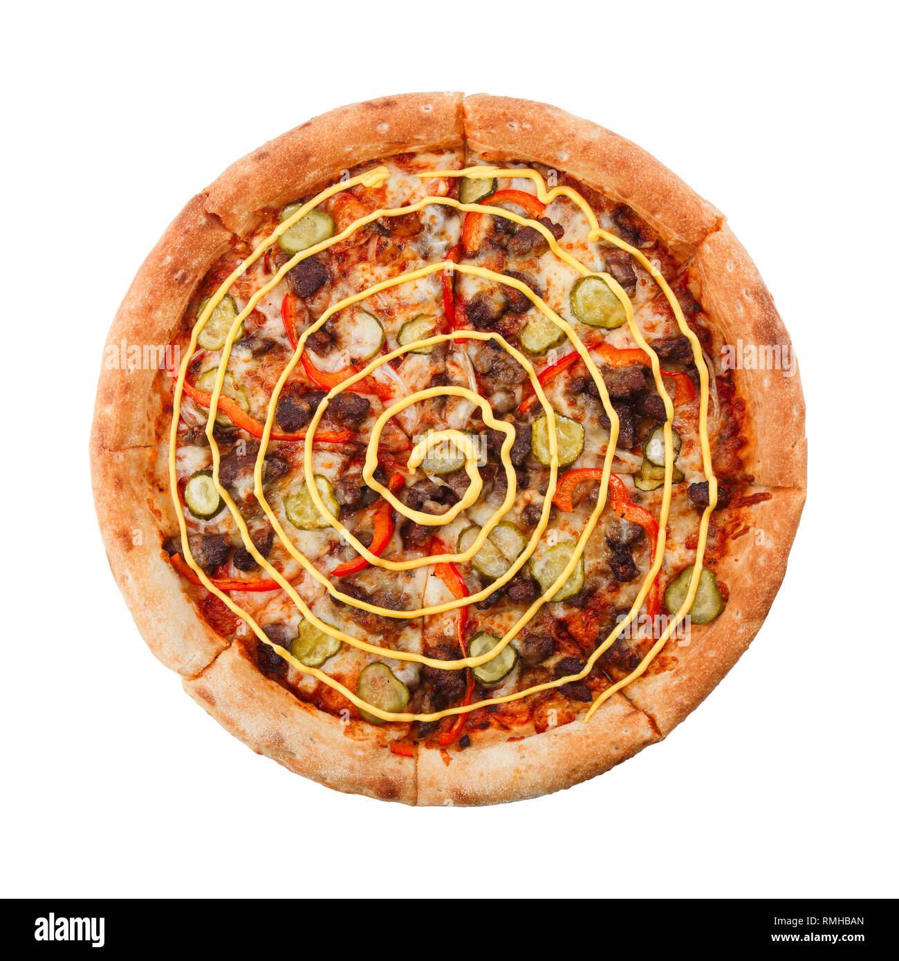 Pizza mexicaine Tradition avec le poivre, la viande bovine et des cornichons. Arrosée d'une sauce à l'ail. Vue d'en haut. Banque D'Images