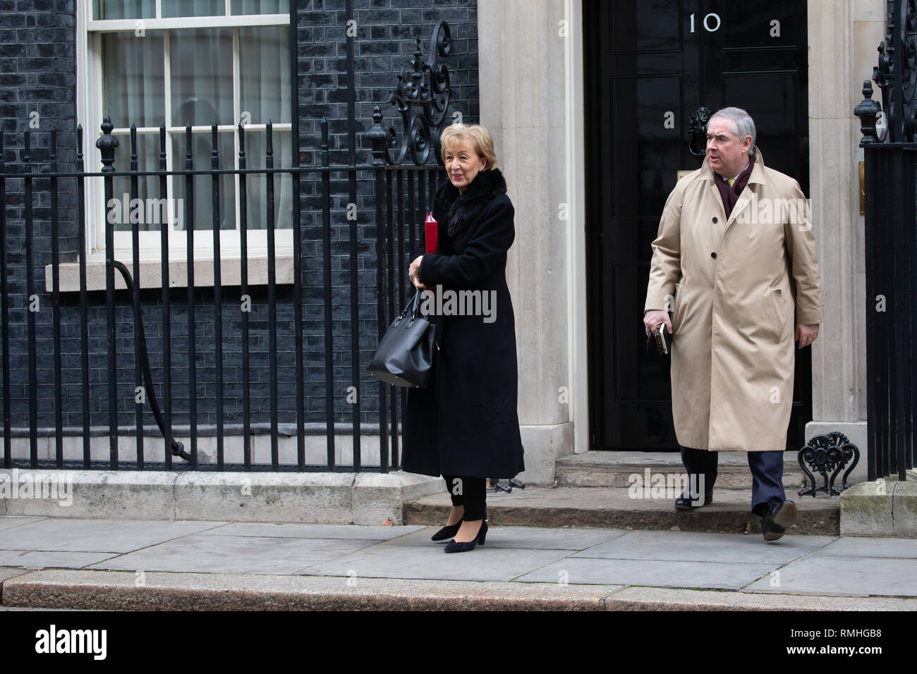 Andrea Leadsom, chef de la Chambre des communes, le Lord Président du Conseil, les feuilles numéro 10 Downing Street avec Geoffrey Cox, Procureur Général. Banque D'Images