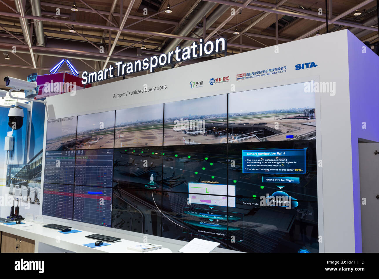 Hanovre, Allemagne - 13 juin 2018 : Smart transportation exposé sur le stand au CeBIT 2018 Huawai. CeBIT est le plus grand salon professionnel de l'en Banque D'Images