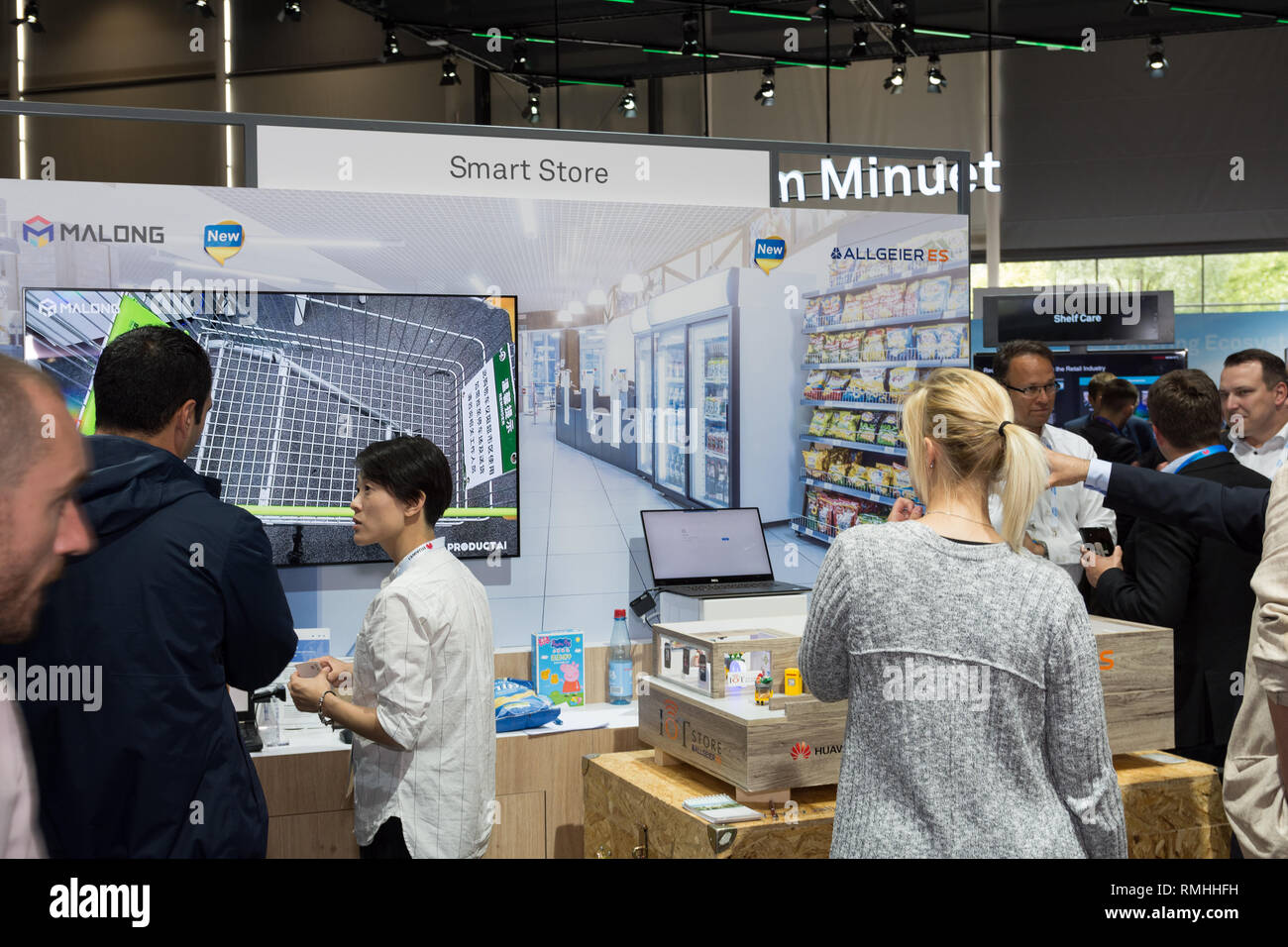 Hanovre, Allemagne - 13 juin 2018 : Les clients et employés sur le stand de l'entreprises Malong et Allgeier es au CeBIT 2018. CeBIT est le larg Banque D'Images