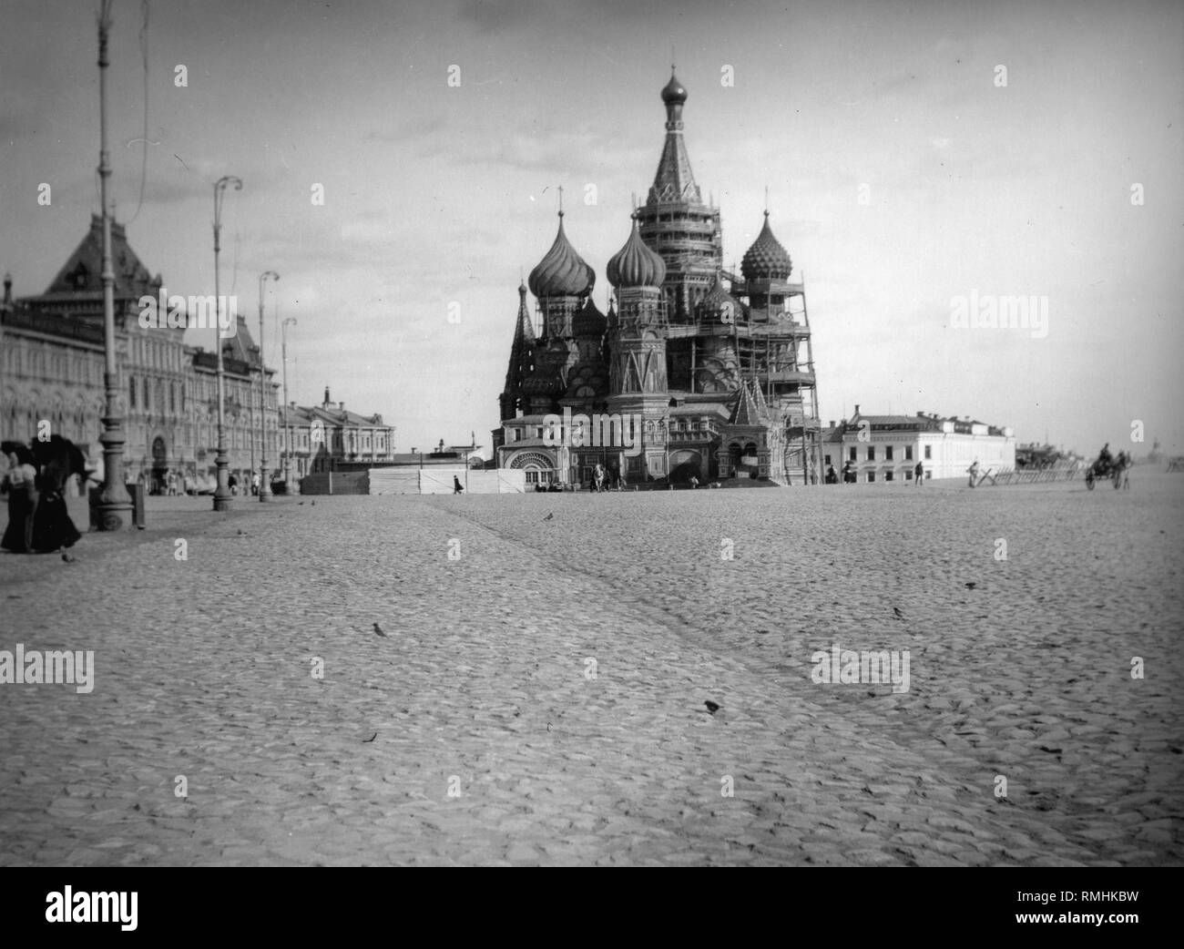La Cathédrale de Saint Basile le Bienheureux sur la Place Rouge à Moscou. Photographie de la gélatine d'argent Banque D'Images