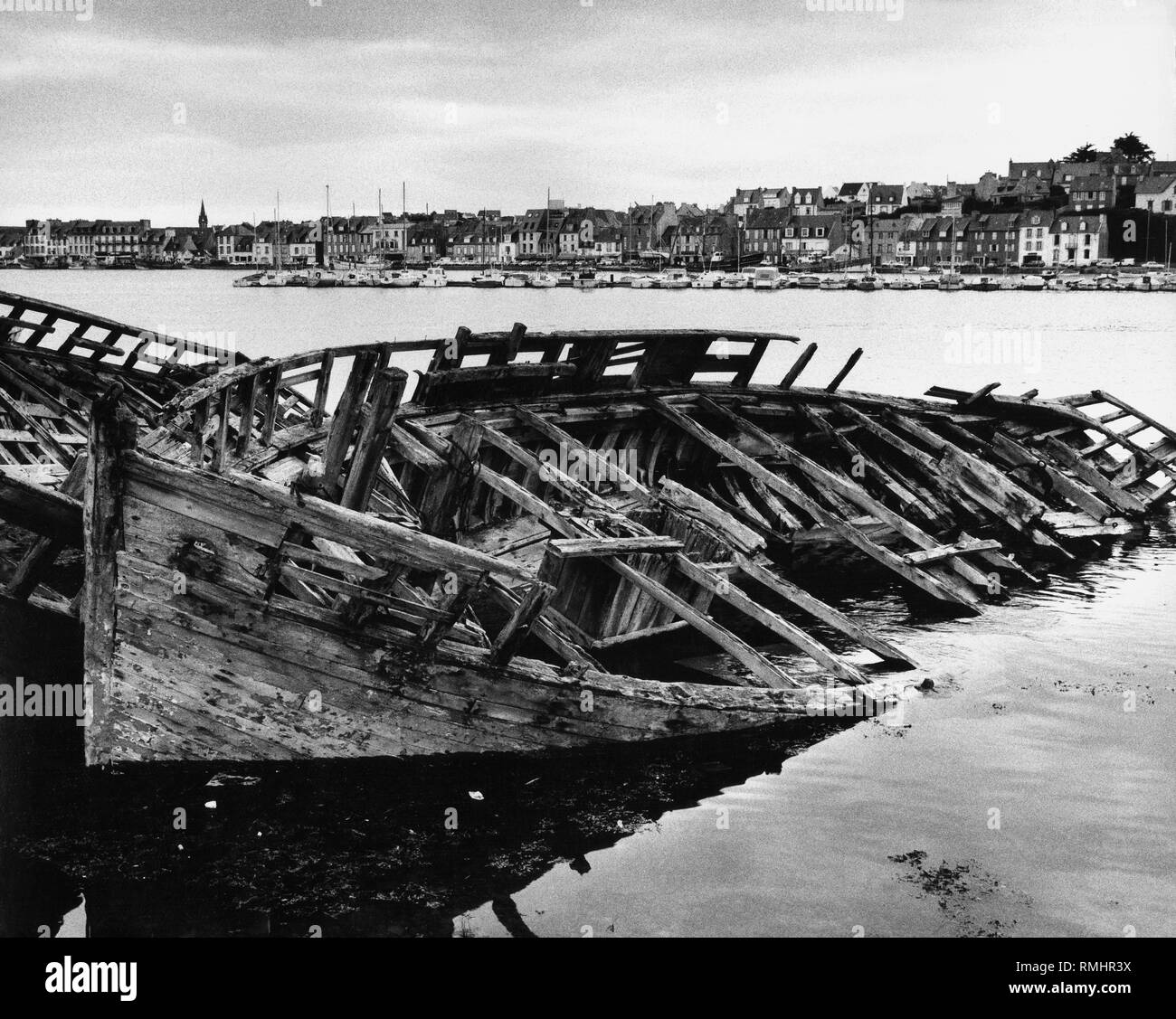 Épave de bateau à Camaret-sur-Mer. Photo non datée. Banque D'Images