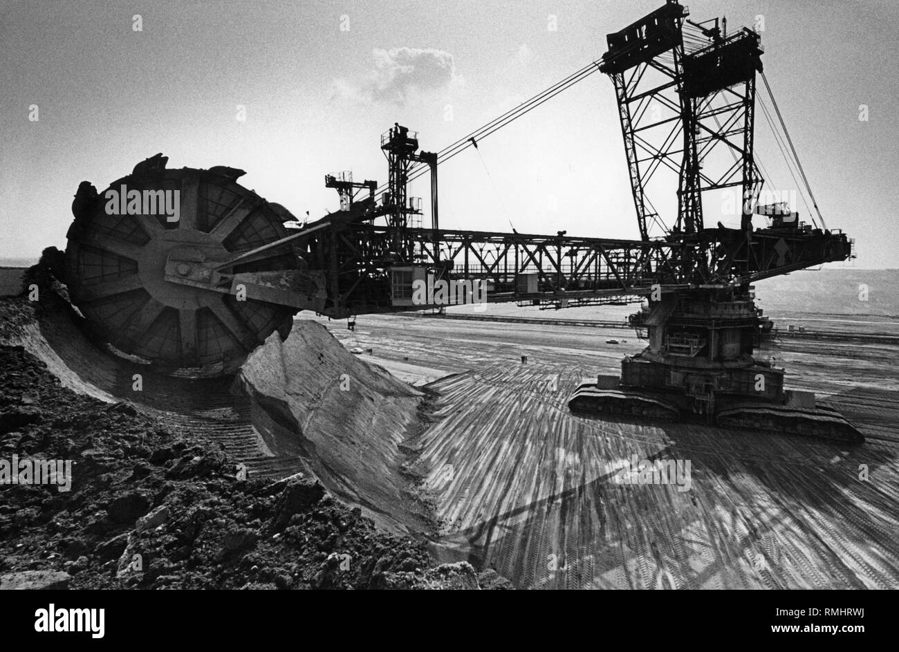 Une pelle de lignite dans la mine à ciel ouvert de Garzweiler. Photo non datée de autour de la fin des années 70. Banque D'Images