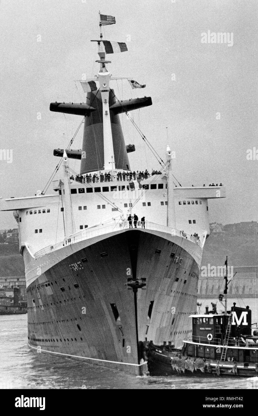 Le paquebot transatlantique 'France' dans le port de New York. Banque D'Images