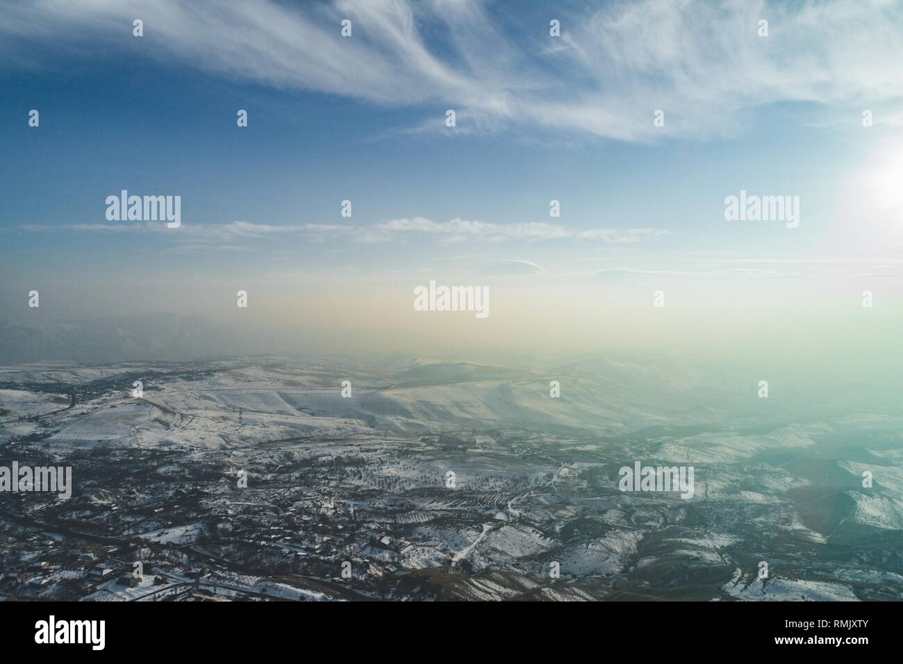 Magnifique lever de soleil sur les collines arméniennes Banque D'Images