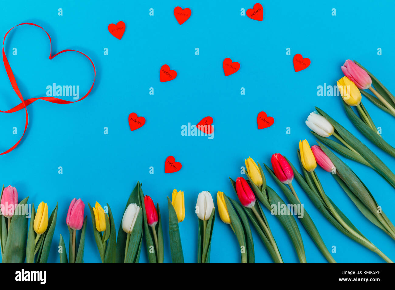 Concept de la Saint-Valentin. Saint-valentin tulipes. Carte de vœux pour la Saint Valentin, la Journée de la femme, la Fête des Mères. Banque D'Images