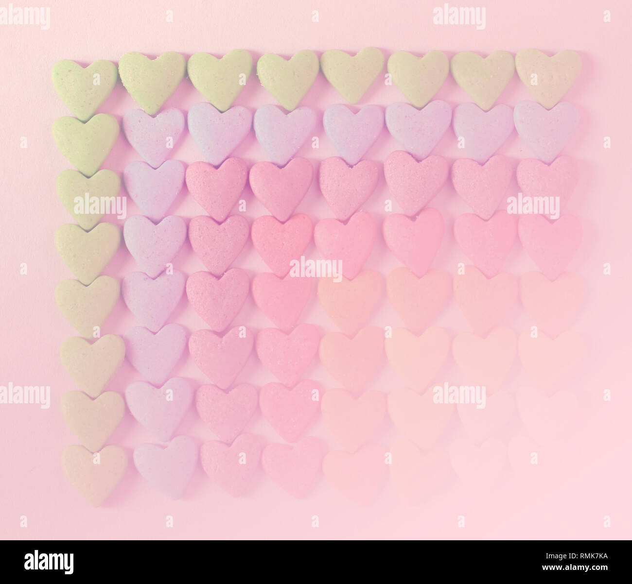 Fond de bonbons en forme de cœur coloré et esthétique Banque D'Images