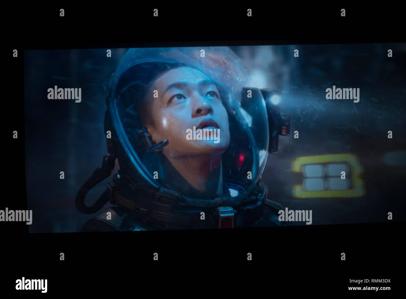 Scène de "l'errance, de la Terre" un Chinois blockbuster de science-fiction dans un théâtre à Beijing, Chine. 14-Feb-2019 Banque D'Images