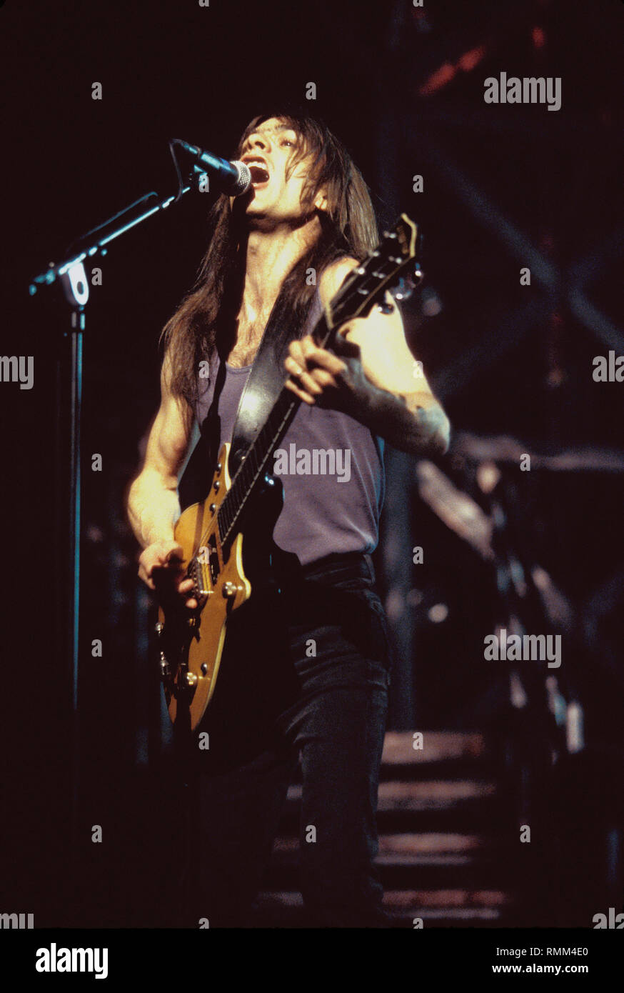 Ac/dc Malcom Young est montré le guitariste sur scène pendant un concert en direct de l'apparence. Banque D'Images