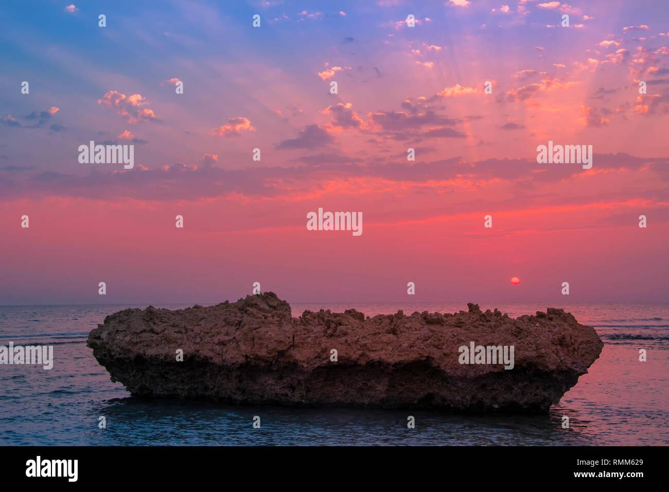 Lever et coucher du soleil de la côte de la mer Banque D'Images
