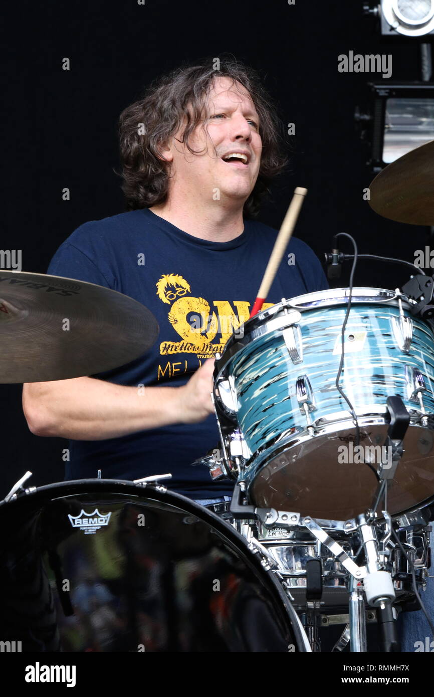 Le batteur Steve Gorman est montré sur scène pendant un concert 'live' apparition avec déclencheur. Hippie Banque D'Images