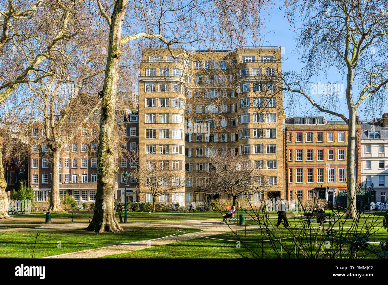 Vu dans la cour de Florin Charterhouse Square dispose de Whitehaven Mansions, la maison d'Hercule Poirot, dans la série "Agatha Christie's Poirot'. Banque D'Images