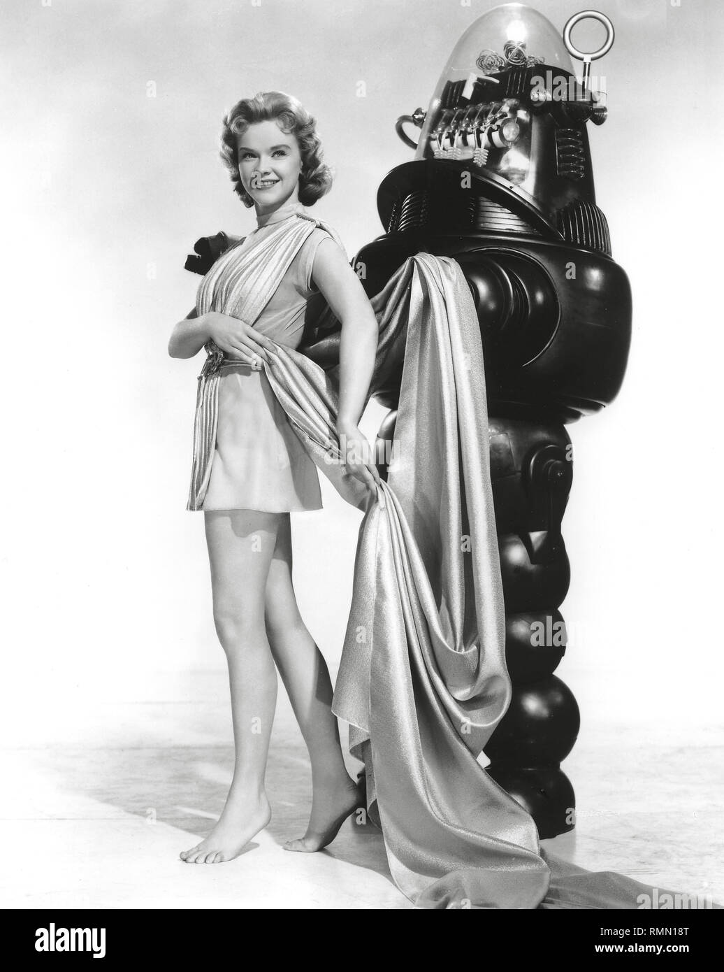 Anne Francis, Robbie le Robot, 'Planète interdite' (1956) MGM Référence de dossier #  33751 297THA Banque D'Images