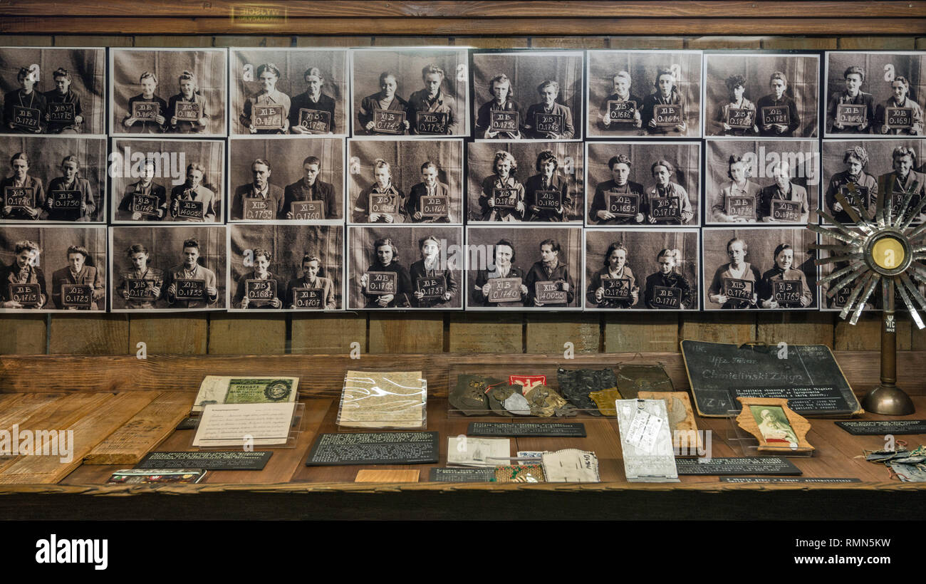 Photos de prisonniers de guerre au camp allemand, emprisonné à la suite du soulèvement de 1944, Musée de l'Insurrection de Varsovie à Varsovie, Pologne Banque D'Images