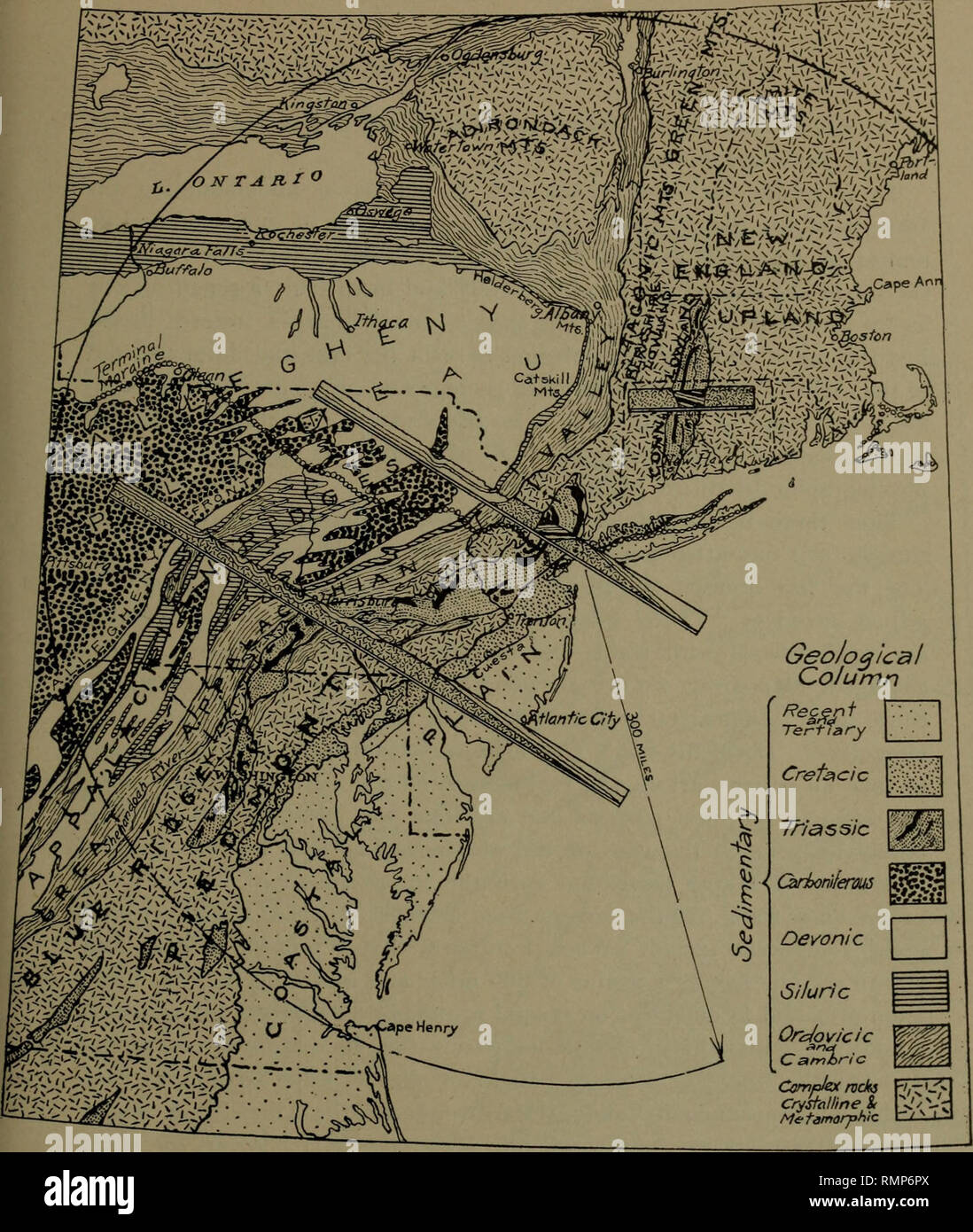 . Annales de l'Académie des Sciences de New York. La science. Fig. 1.-carte géologique généralisée et typique des coupes transversales de la région dans un rayon de 300 miles de New York City les roches les plus anciennes de la région sont ceux compris dans les régions cristallines des Adirondacks, New England, et le Blue Ridge et le piémont des portions de l'ancienne des Appalaches. Ces trois zones peuvent être grossièrement illustrée comme un asté enveloppant une mer intérieure ou la dépression sur l'ouest, où le Ordovicic Siluric Batiste,,, Devonic, et les dépôts sédimentaires du Carbonifère étaient prévues. Les formations de batiste et Ordovicic Banque D'Images