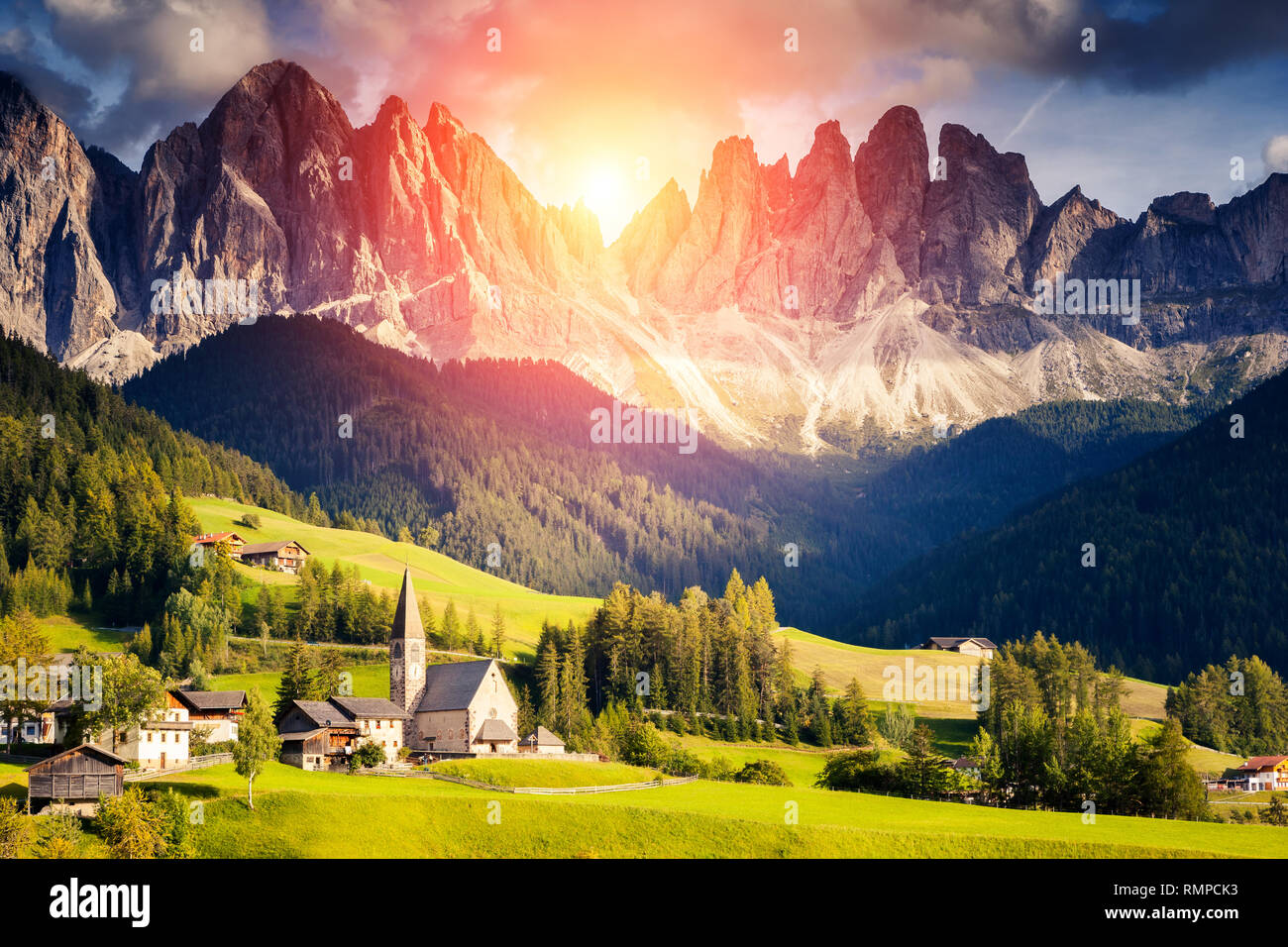 Vue sur la campagne du fleuve Magdalena ou Santa Maddalena dans le parc national ou sommets Puez Odle Geisler. , Dolomites Tyrol du Sud. Bolzano, emplacement Banque D'Images