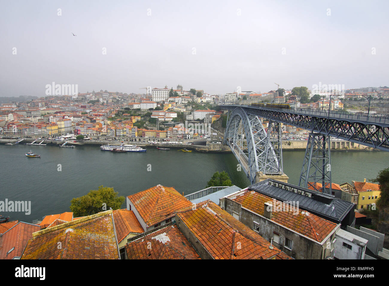 Pont Ponte Dom Luis I de Porto sur le Douro au Portugal Banque D'Images