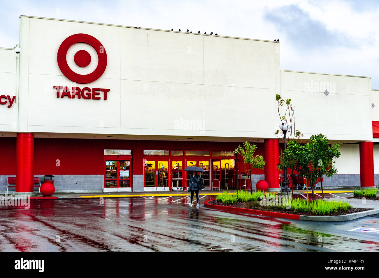 14 février 2019 sur la montagne / CA / USA - l'entrée à l'un des magasins Target situé dans le sud de la baie de San Francisco Banque D'Images