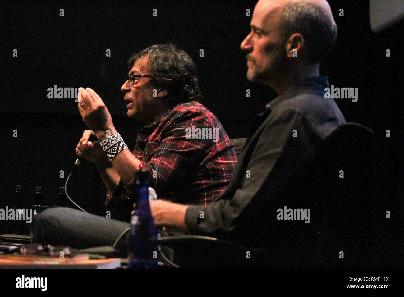Sao Paulo, Brésil. Feb 15, 2019. Instituto Moreira Sales, MAE-USP et Mémorial de la résistance a fait la promotion d'un séminaire sur les questions autochtones dans la ville de São Paulo ce vendredi. Sur la photo, Ailton Krenak Lacerda Alves. Ailton Krenak, né dans l'état de Minas Gerais, au milieu région Rio Doce, est un chef autochtone, écrivain et écologiste. Krenak acquise au cours de la répercussion nationale assemblée nationale constituante de 1987. À l'époque, il peint son visage d'encre noire de genipapo et s'est adressé à la Chambre des Députés, en faisant valoir les droits des populations p Crédit : Foto Arena LTDA/Alam Banque D'Images