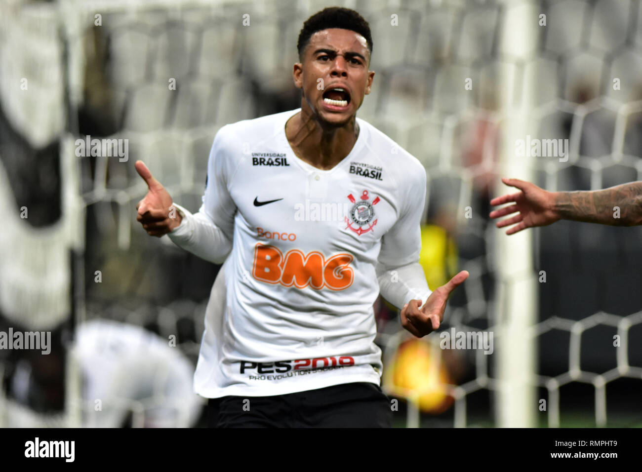 São Paulo, Brésil, 14 février 2019 - CORINTHIENS-RACING(ARG) - Objectif de Gustavo pour les Corinthiens - Match entre les Corinthiens vs Racing (ARG), valable pour la première étape de la première phase de la Copa Sul Americana, qui a eu lieu à l'Arena Corinthians de São Paulo, dans la nuit de jeudi 14. (Photo : Eduardo Carmim / Photo Premium) Credit : Eduardo Carmim/Alamy Live News Banque D'Images