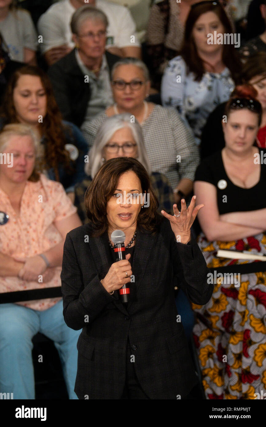 North Charleston, États-Unis. Feb 15, 2019. Le sénateur Kamala Harris adresse une assemblée publique au cours de sa campagne pour l'investiture démocrate pour président le 15 février 2019 à North Charleston, Caroline du Sud. Caroline du Sud est la première primaire démocrate du sud à la course présidentielle. Credit : Planetpix/Alamy Live News Banque D'Images