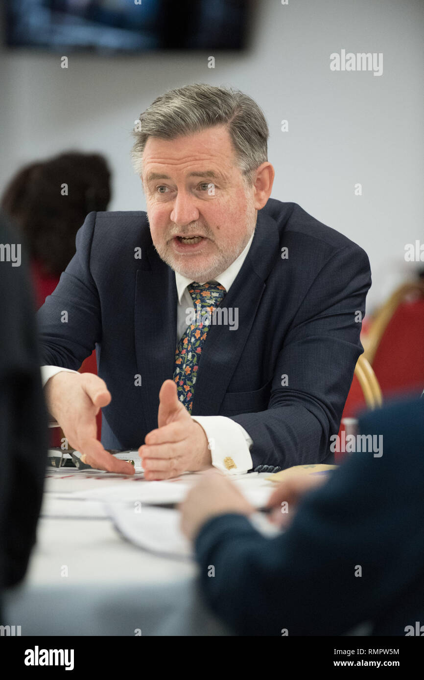 Nottingham, Nottinghamshire, Angleterre, Royaume-Uni. 16e. Février, 2019. Événement électoral local. L'ombre du travail secrétaire d'État chargé du Commerce international, Barry Gardiner député à un peuple événement d'alimentation à Nottingham et également campagne dans les prochaines élections locales de Rushcliffe, Nottingham. Alan Beastall/Alamy Live News Banque D'Images