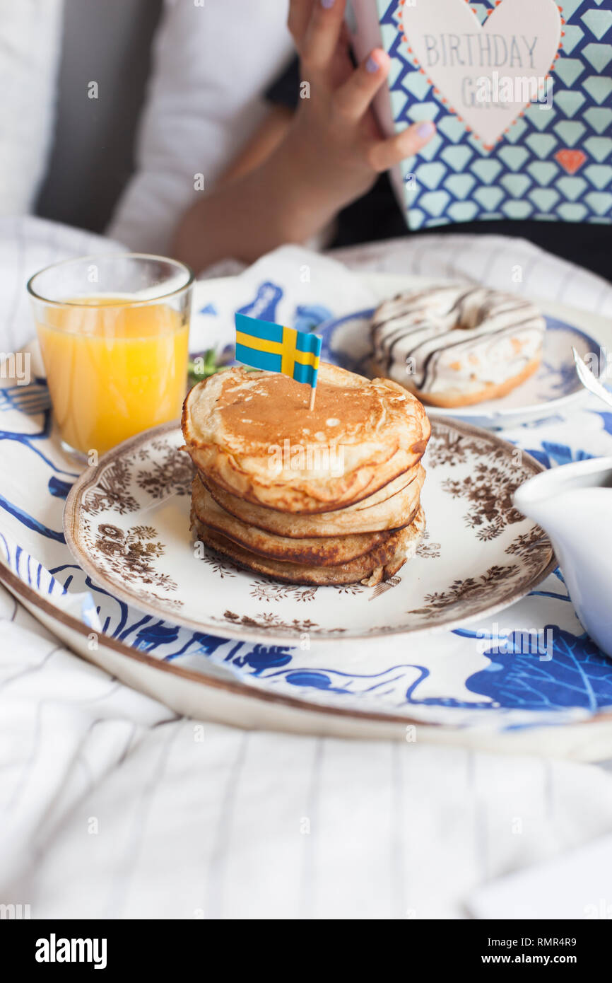 Petit Dejeuner D Anniversaire Photo Stock Alamy Petit Dejeuner D Anniversaire Photo Stock Alamy