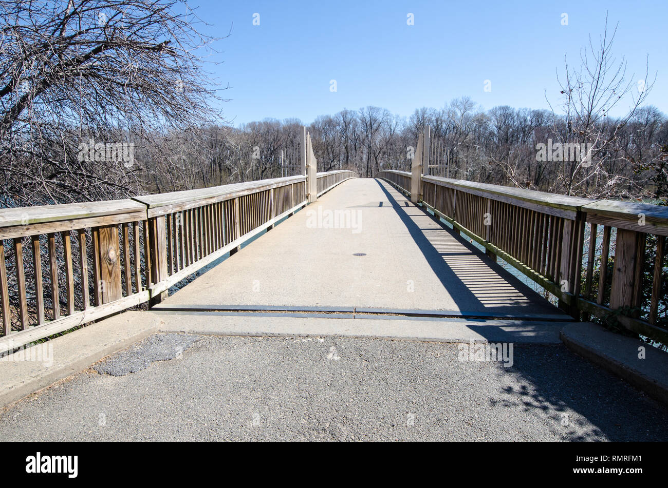 Pont sur la rivière menant à Potomoc Theodore Roosevelt Island à Washington DC Banque D'Images