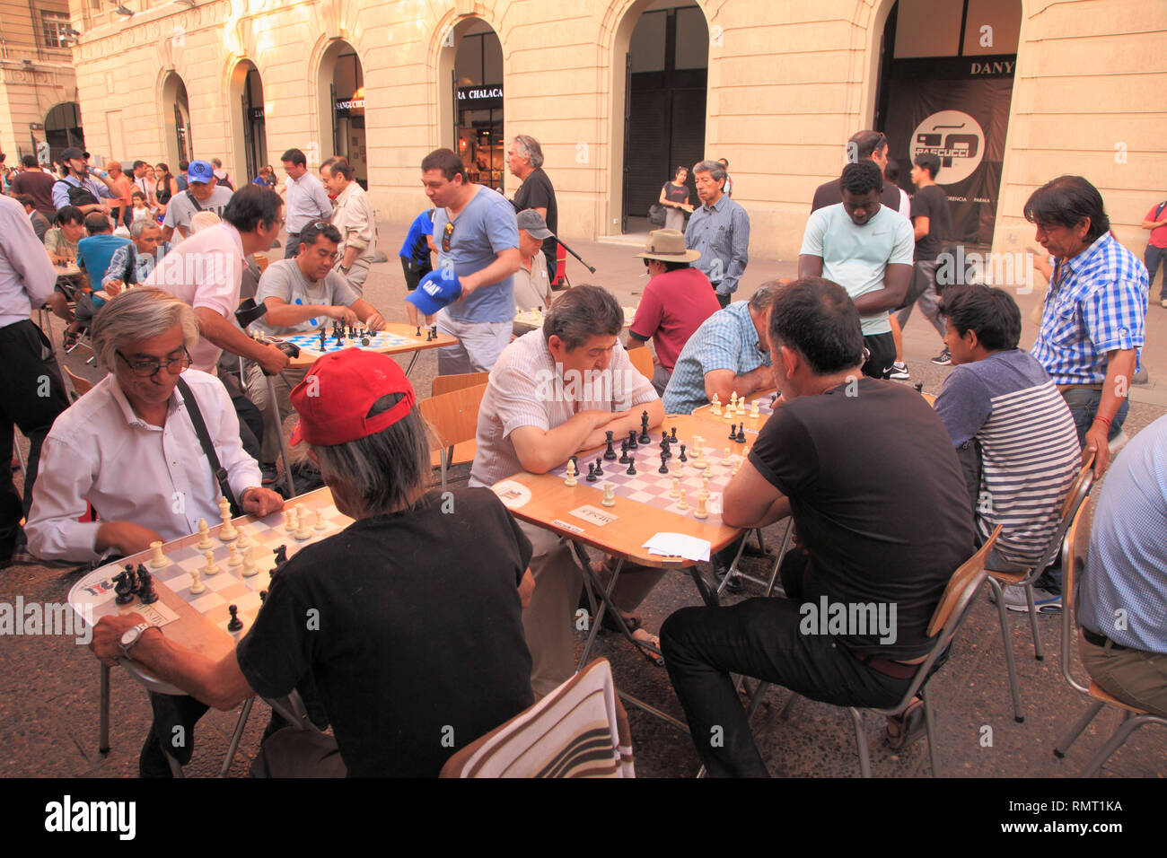 Le Chili, Santiago, scène de rue, les gens, les joueurs d'échecs, Banque D'Images